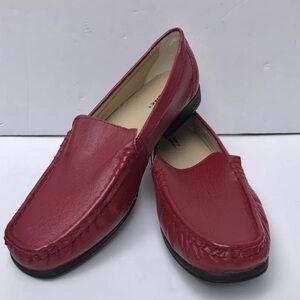 VALLEY LANE WOMEN'S RED SLIP ON LOEAFERS LEATHER SIZE 9.5 W  CJ14ps2